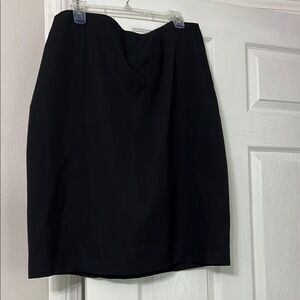 Le Suit Classic Black Pencil Skirt